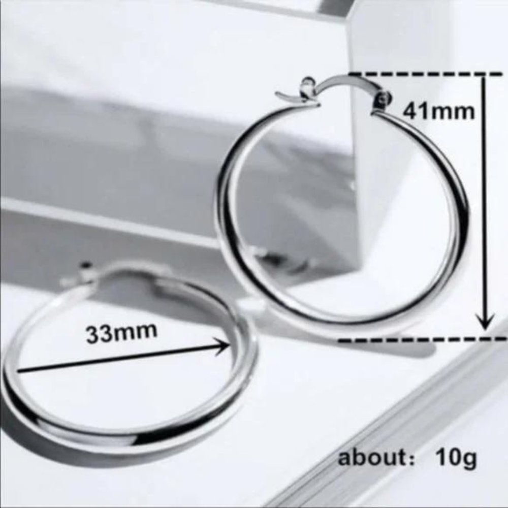 18K WHITE GOLD 1.5 ROUND HOOP EARRINGS, BEAUTIFUL EARRINGS, CUTE EARRINGS. - Picture 3 of 3
